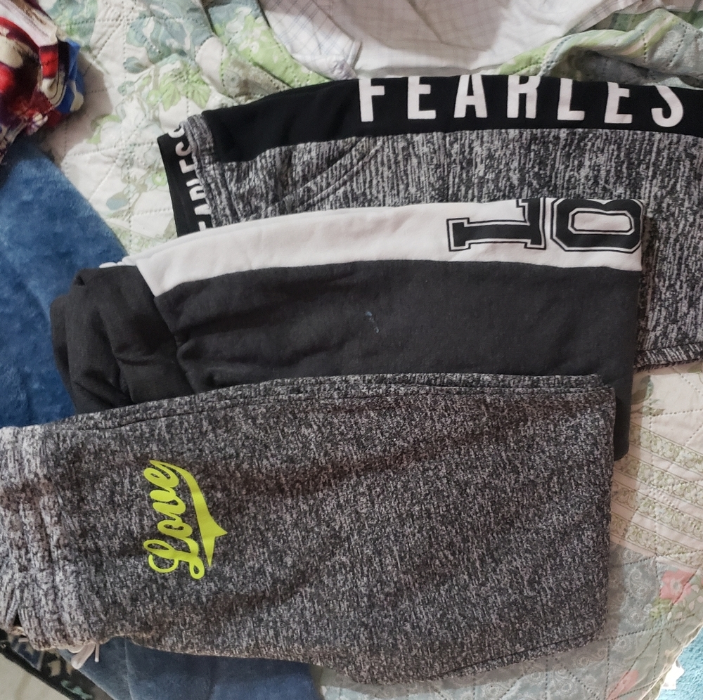 Jogging pants - Picture 2 of 2